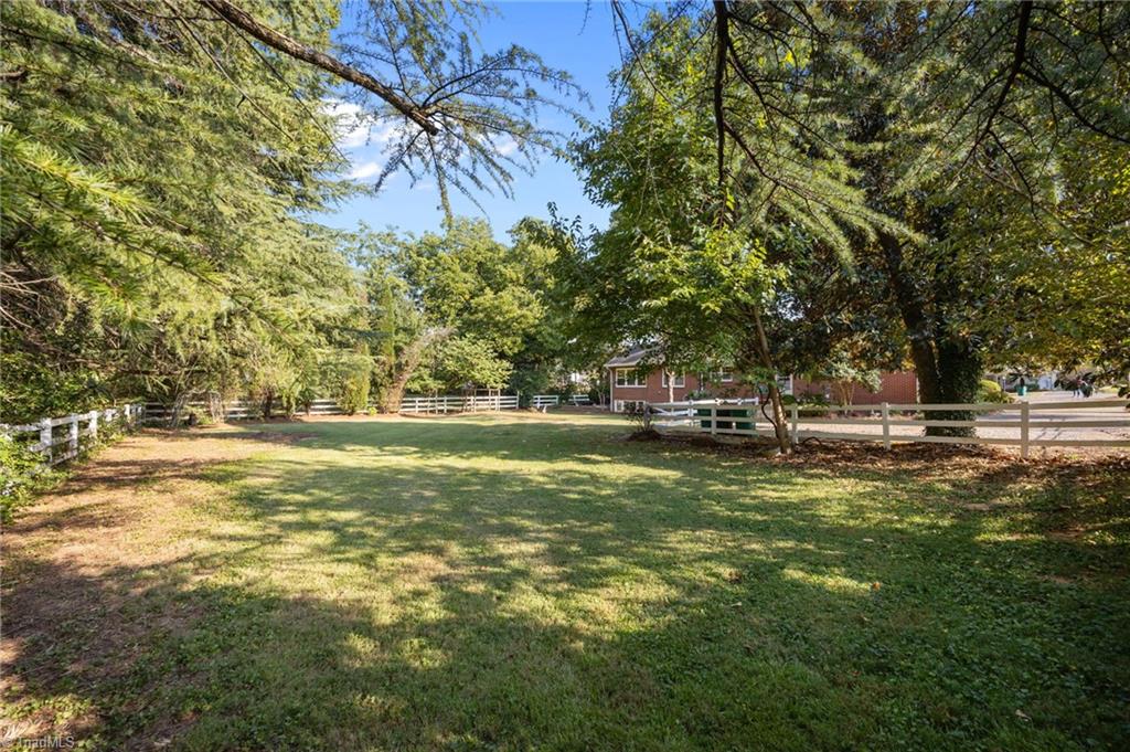 502 West Hunter Street Madison, NC 27025 - Photo 6 of 41