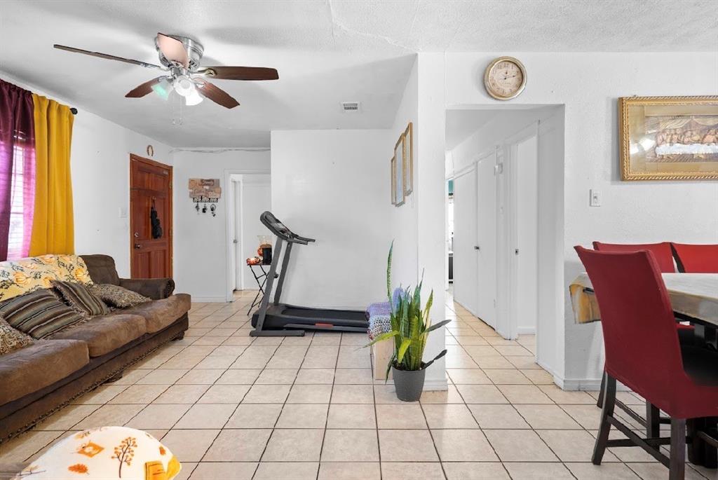 1255 Olden Street Dallas, TX 75211 - Photo 6 of 14 a living room with furniture