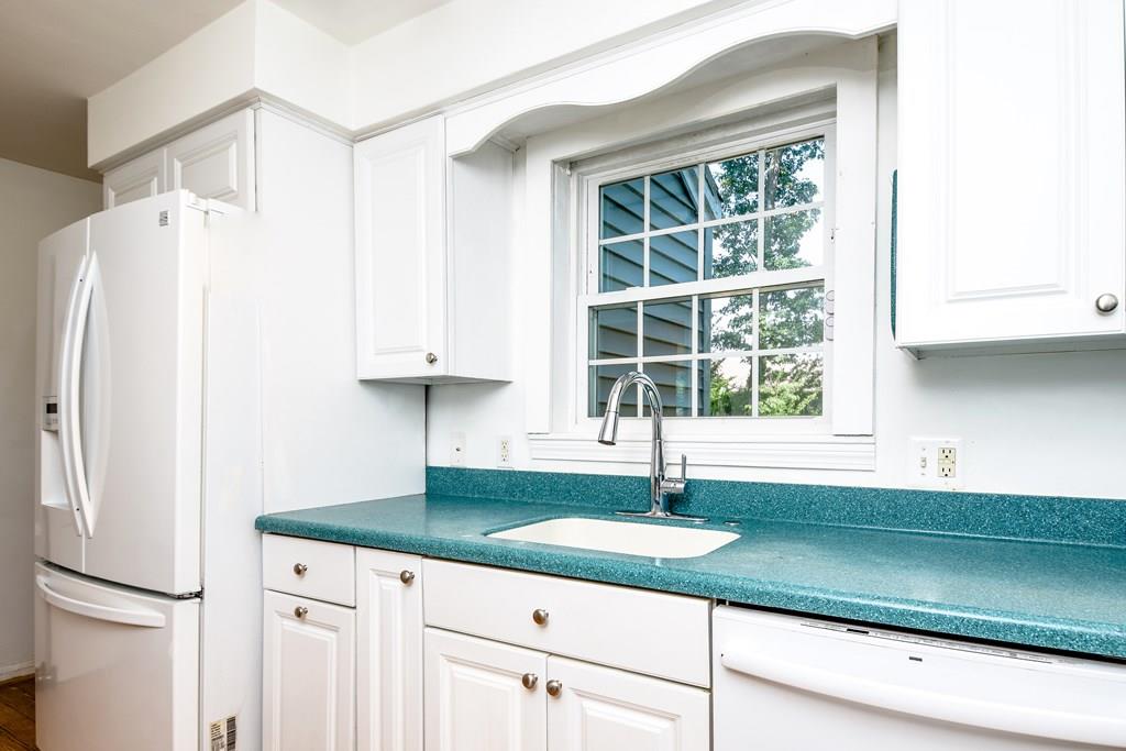 6 Robinhood Road Natick, MA 01760 - Photo 11 of 16 Gallery Image 11