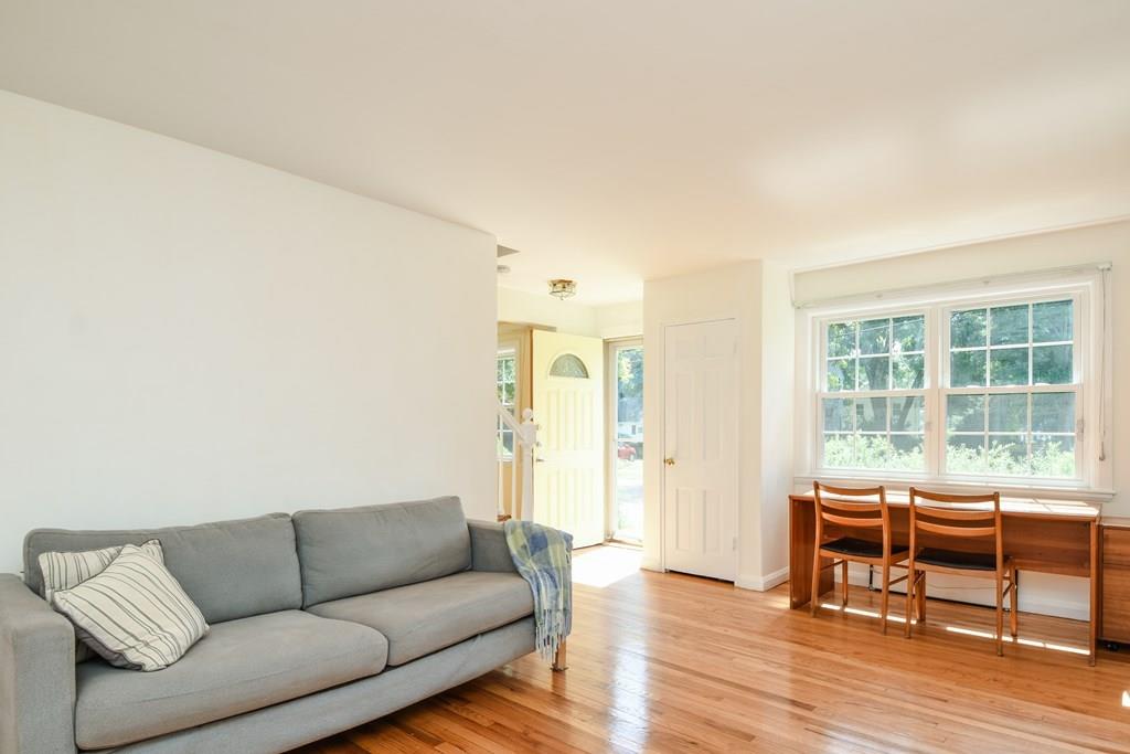 6 Robinhood Road Natick, MA 01760 - Photo 7 of 16 Gallery Image 7