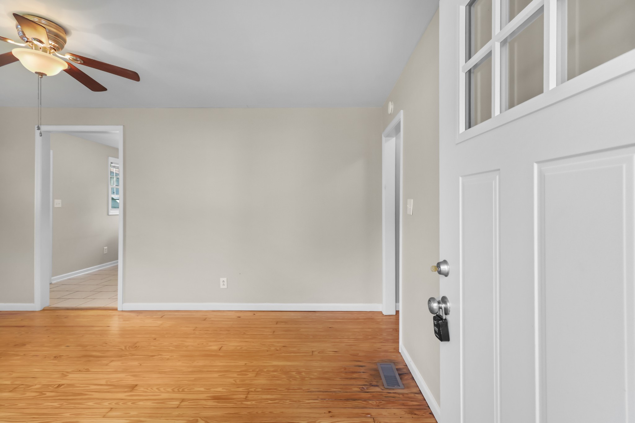 890 19th Avenue West Springfield, TN 37172 - Photo 5 of 20 Gallery Image 5