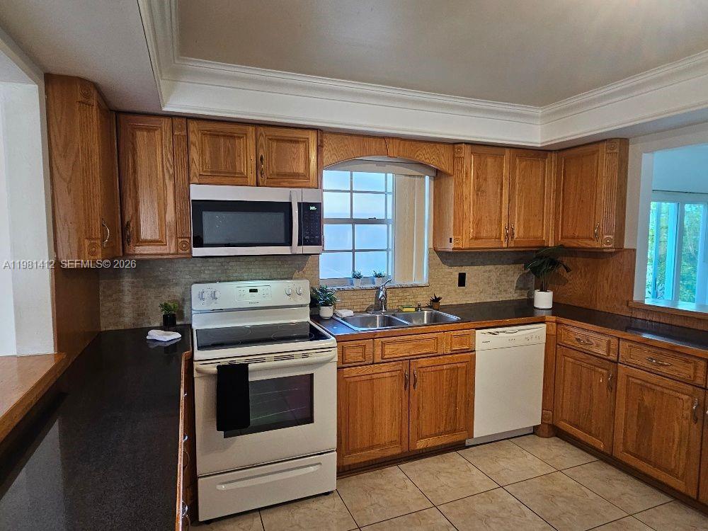 2885 Cambridge Road Lake Worth, FL 33462 - Photo 6 of 14