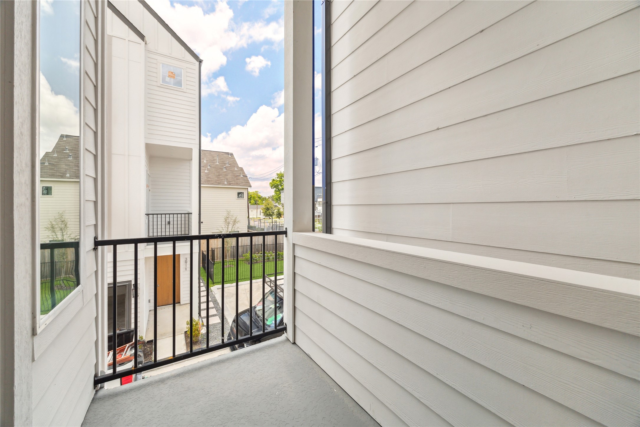 3911 Tulane Street, Unit B Houston, TX 77018 - Photo 14 of 37 Charming balcony offering a cozy outdoor retreat with neighborhood views. Perfect for relaxing or enjoying your morning coffee.