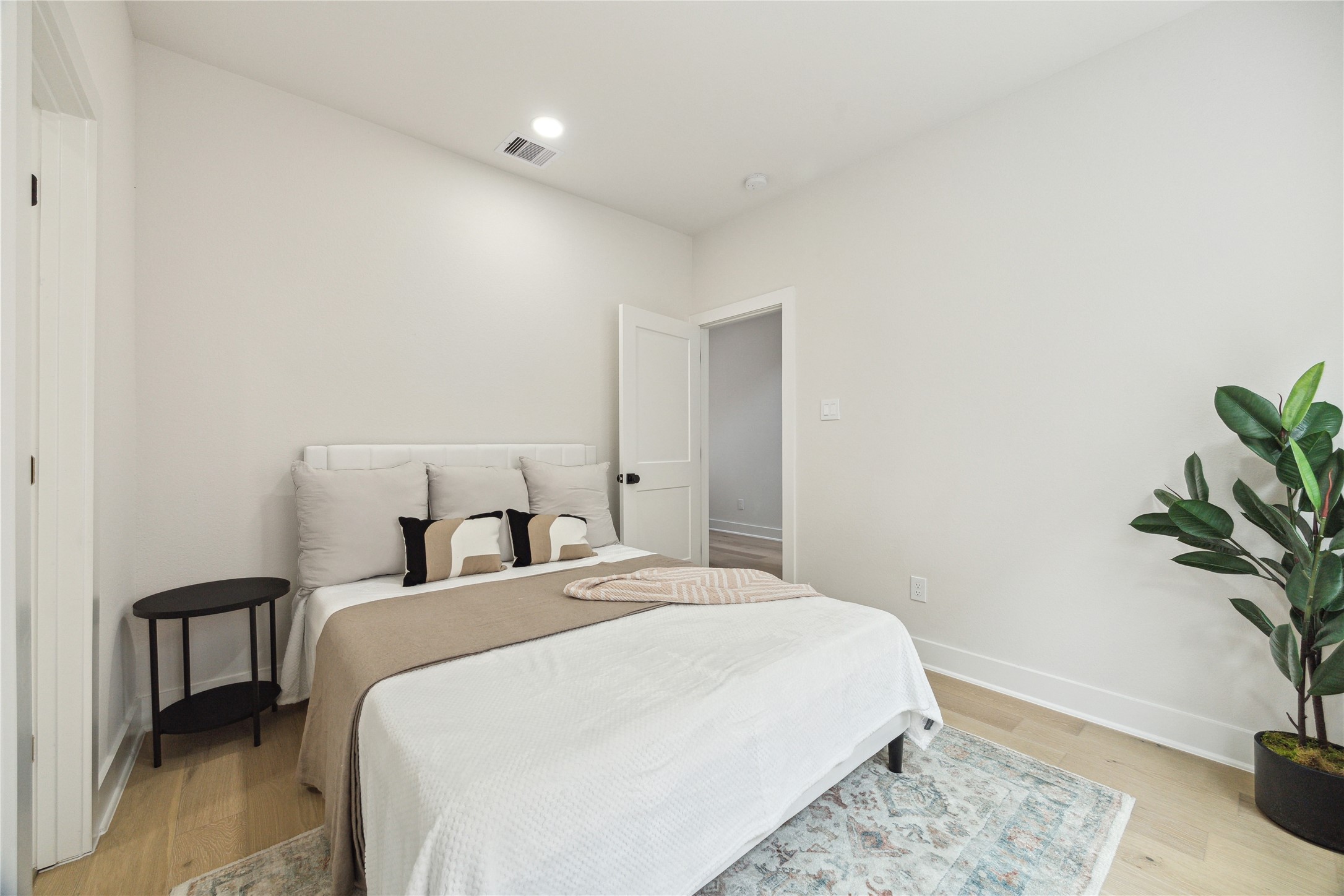 3911 Tulane Street, Unit B Houston, TX 77018 - Photo 21 of 37 Cozy first-floor bedroom with modern finishes and convenient access. Perfect for guests or a private retreat.