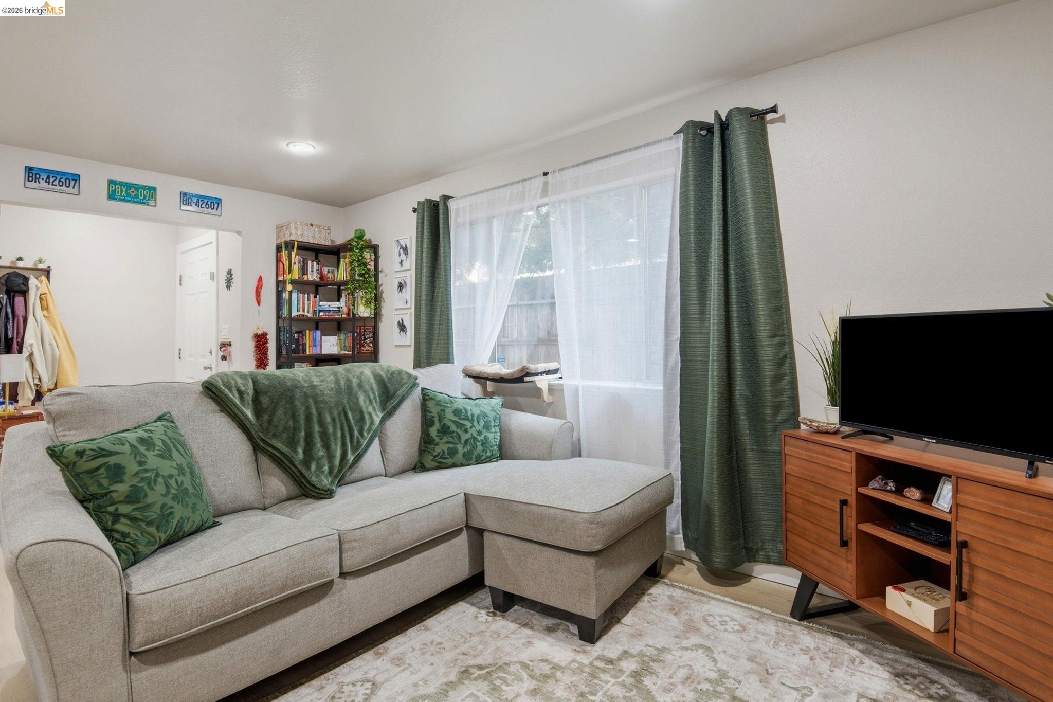 2155 Chestnut Street Livermore, CA 94551 - Photo 22 of 44 View of living room