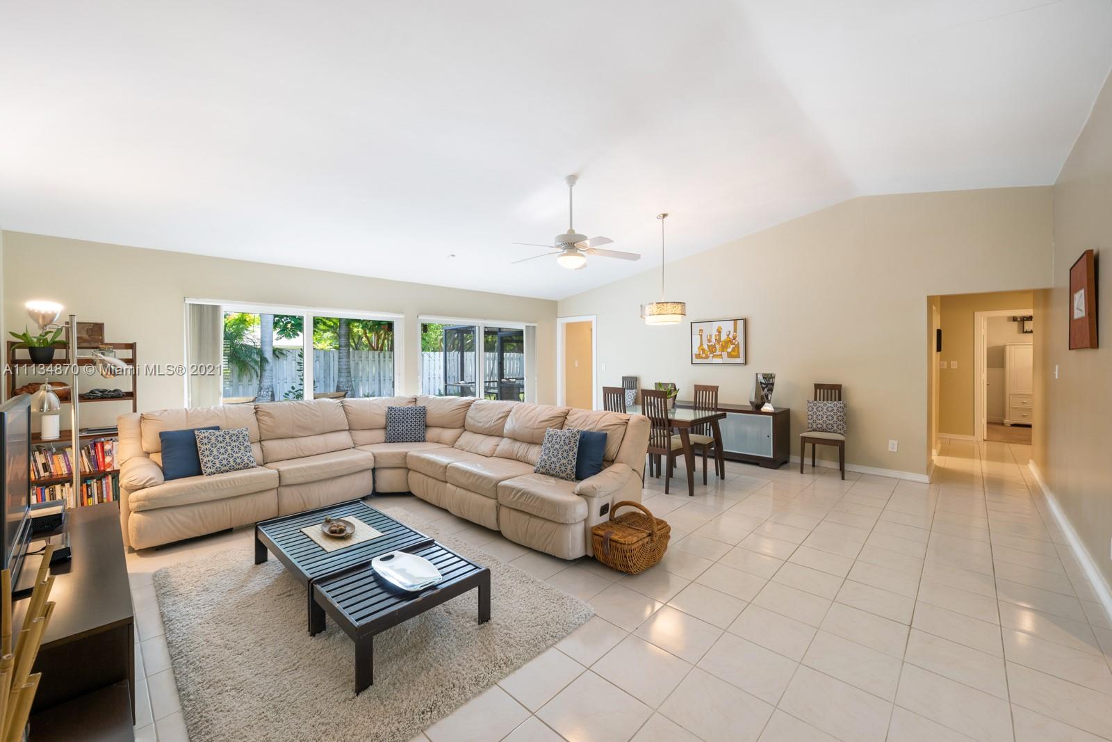 11121 Southwest 110th Road Miami, FL 33176 - Photo 11 of 41 Gallery Image 11