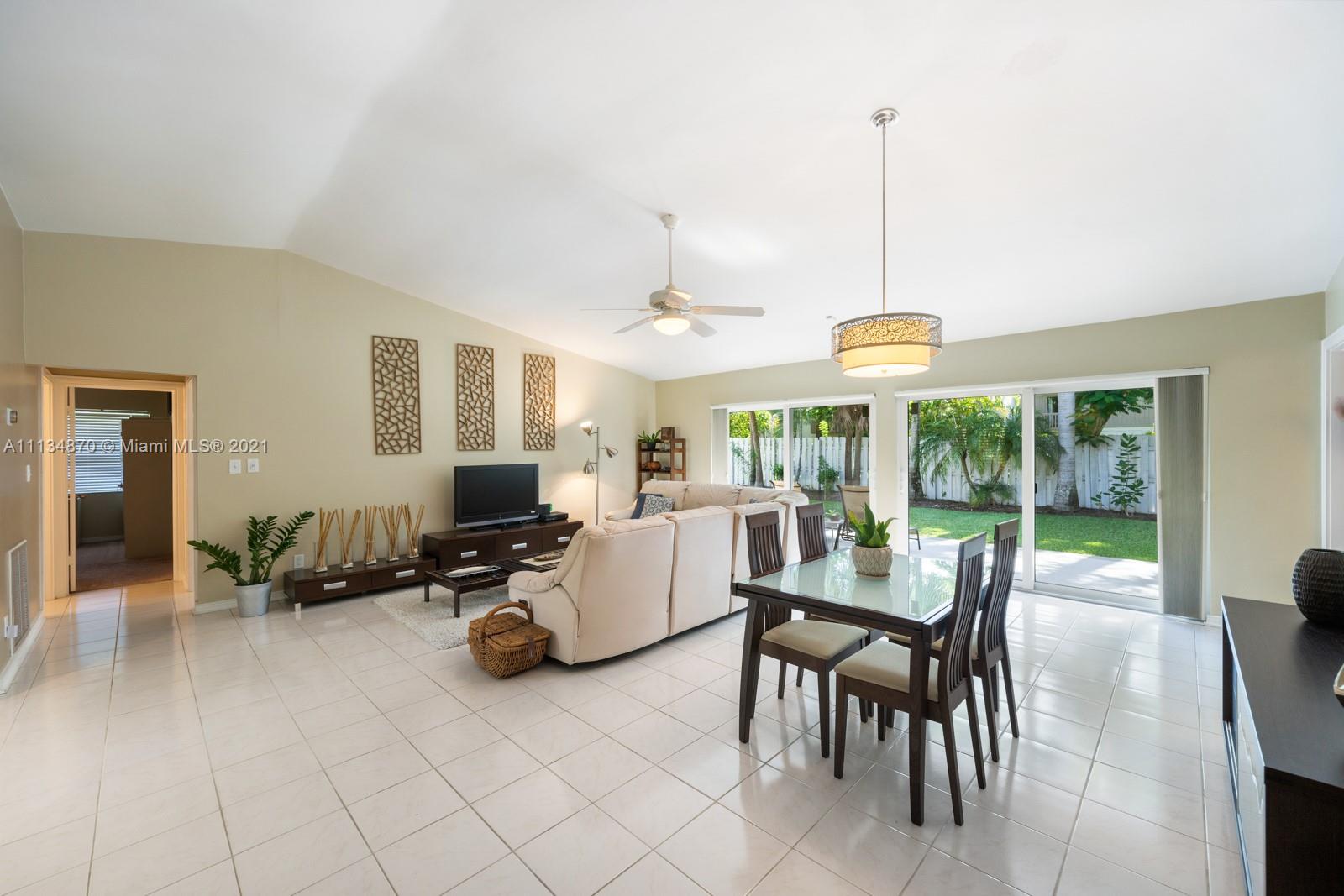 11121 Southwest 110th Road Miami, FL 33176 - Photo 12 of 41 Gallery Image 12