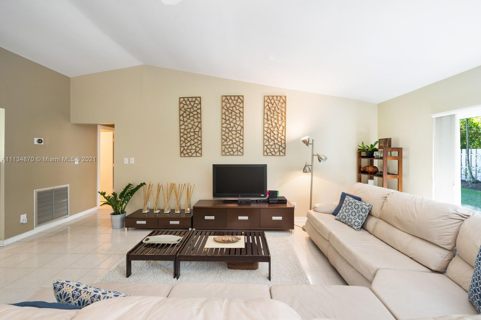 11121 Southwest 110th Road Miami, FL 33176 - Photo 14 of 41 Gallery Image 14