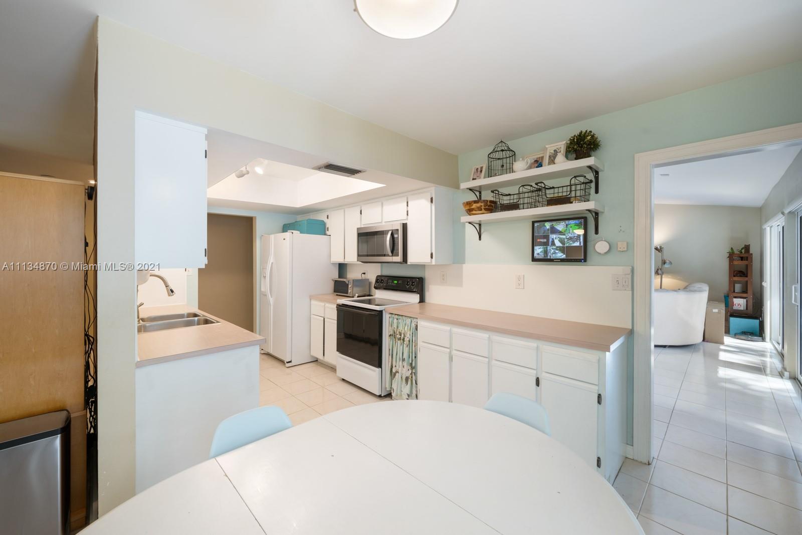 11121 Southwest 110th Road Miami, FL 33176 - Photo 15 of 41 Gallery Image 15