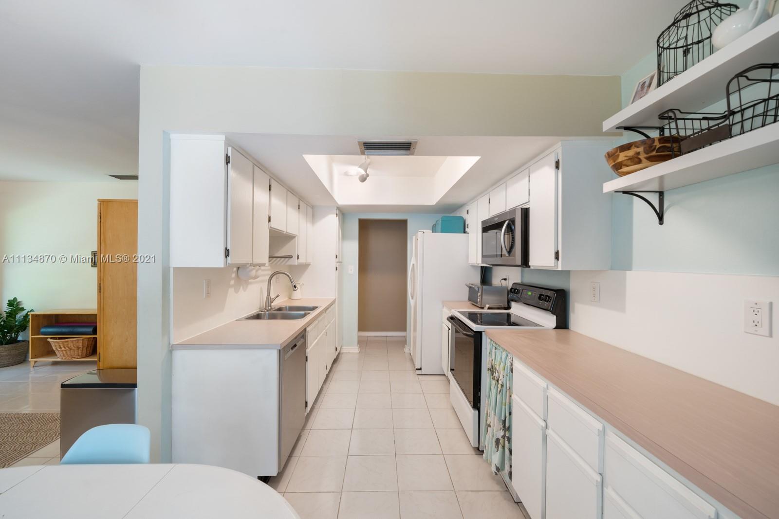 11121 Southwest 110th Road Miami, FL 33176 - Photo 16 of 41 Gallery Image 16