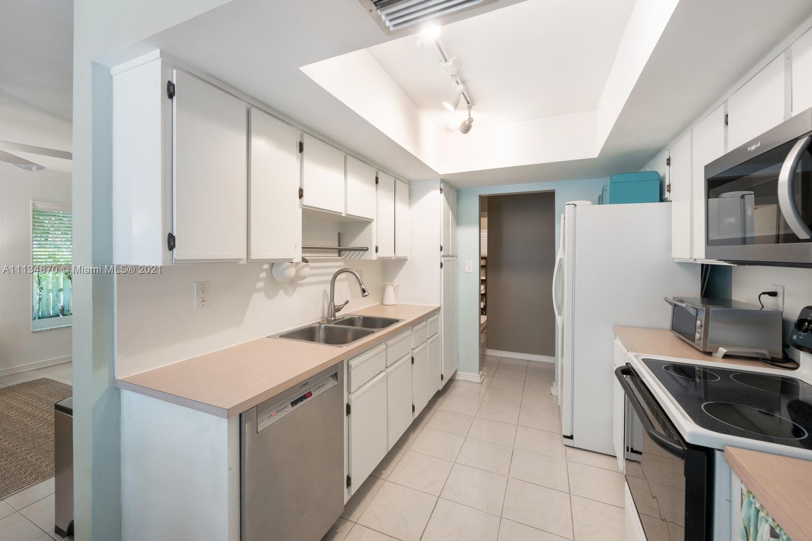 11121 Southwest 110th Road Miami, FL 33176 - Photo 17 of 41 Gallery Image 17
