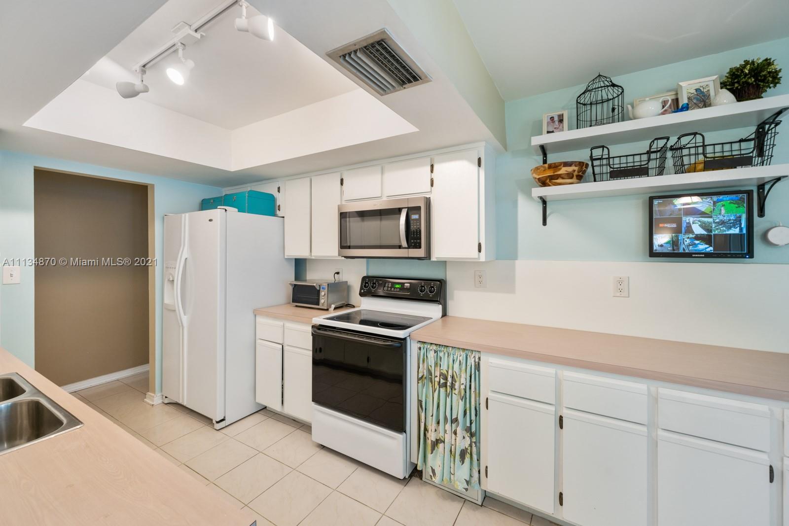 11121 Southwest 110th Road Miami, FL 33176 - Photo 18 of 41 Gallery Image 18