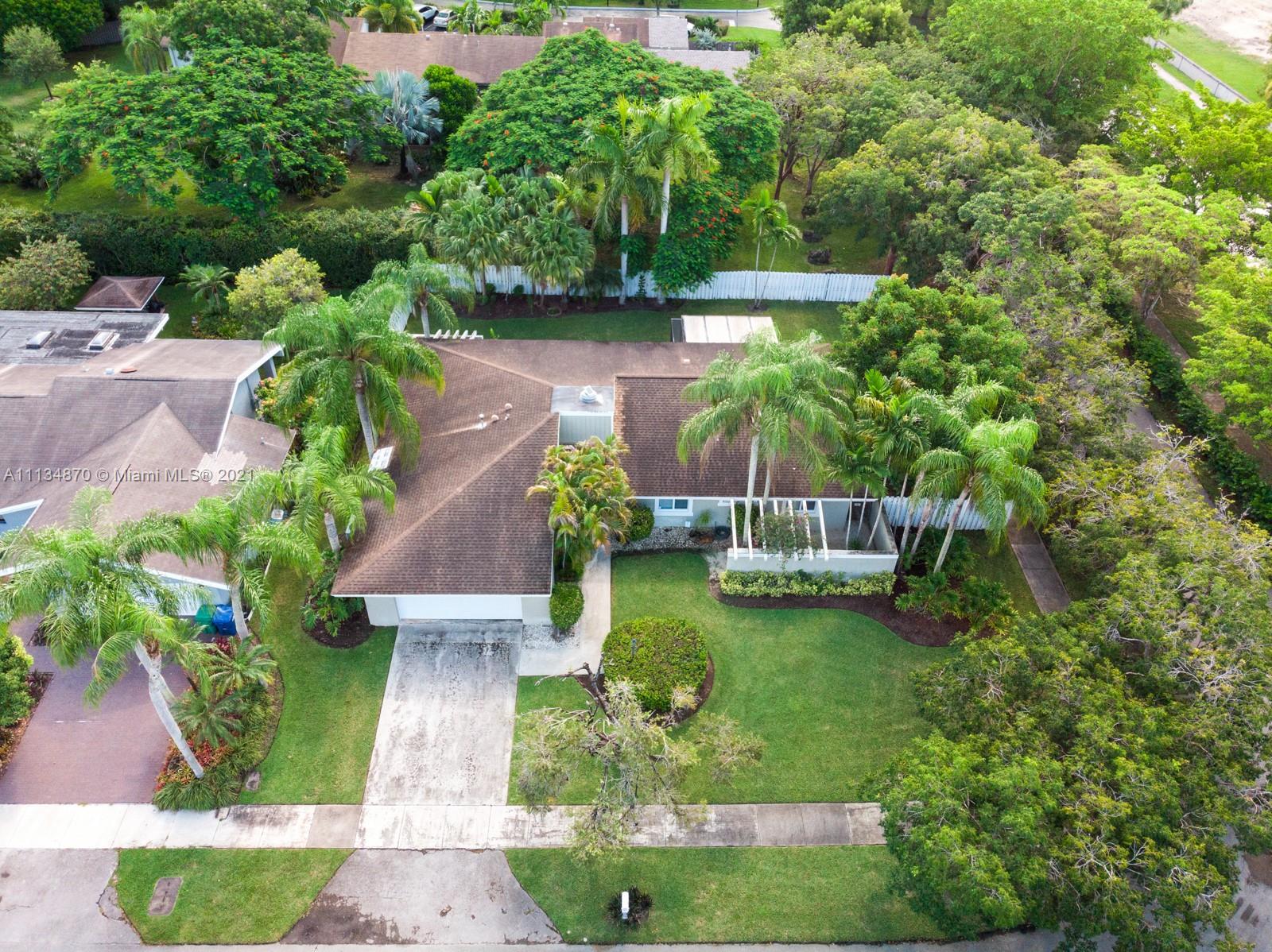 11121 Southwest 110th Road Miami, FL 33176 - Photo 3 of 41 Gallery Image 3
