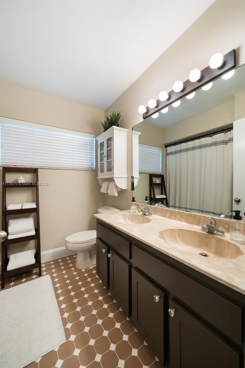11121 Southwest 110th Road Miami, FL 33176 - Photo 23 of 41 Gallery Image 23
