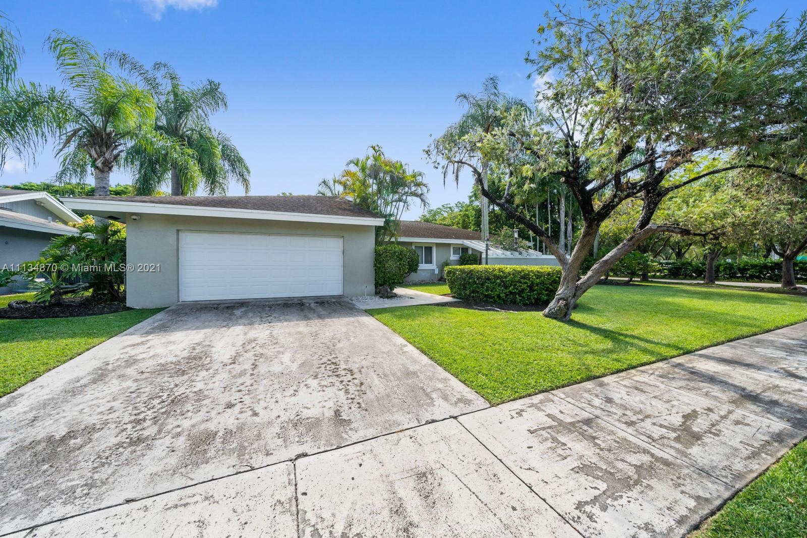 11121 Southwest 110th Road Miami, FL 33176 - Photo 4 of 41 Gallery Image 4