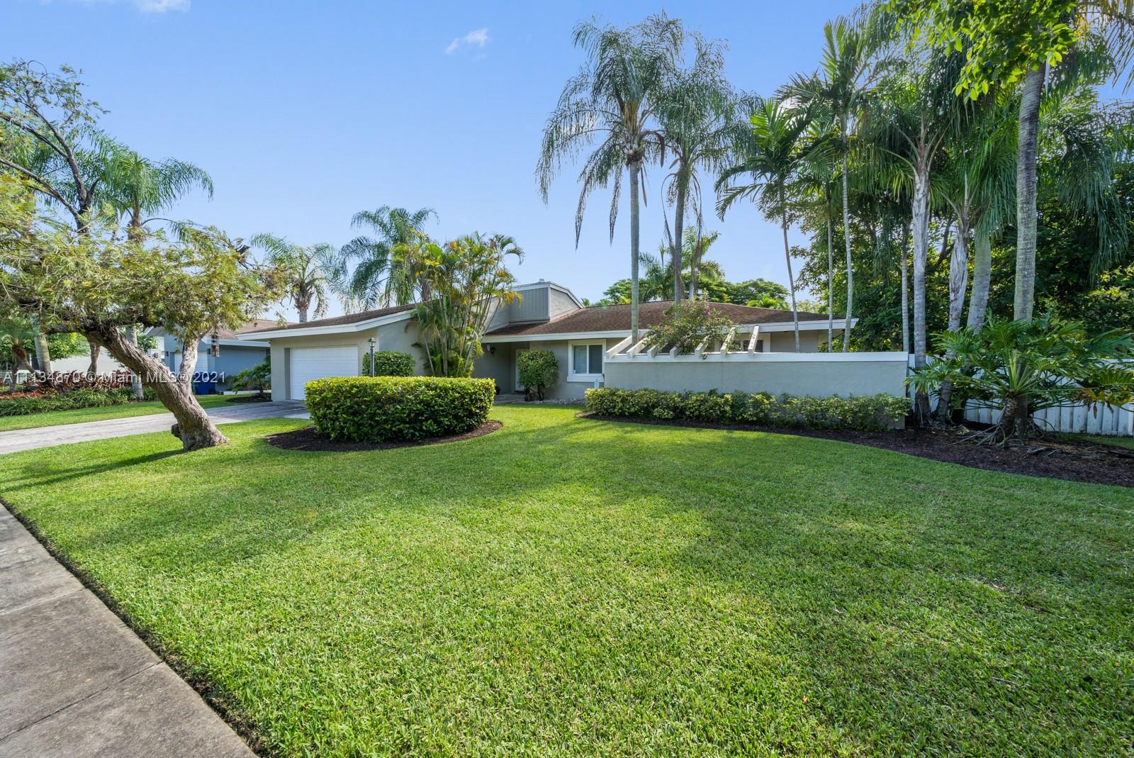 11121 Southwest 110th Road Miami, FL 33176 - Photo 6 of 41 Gallery Image 6