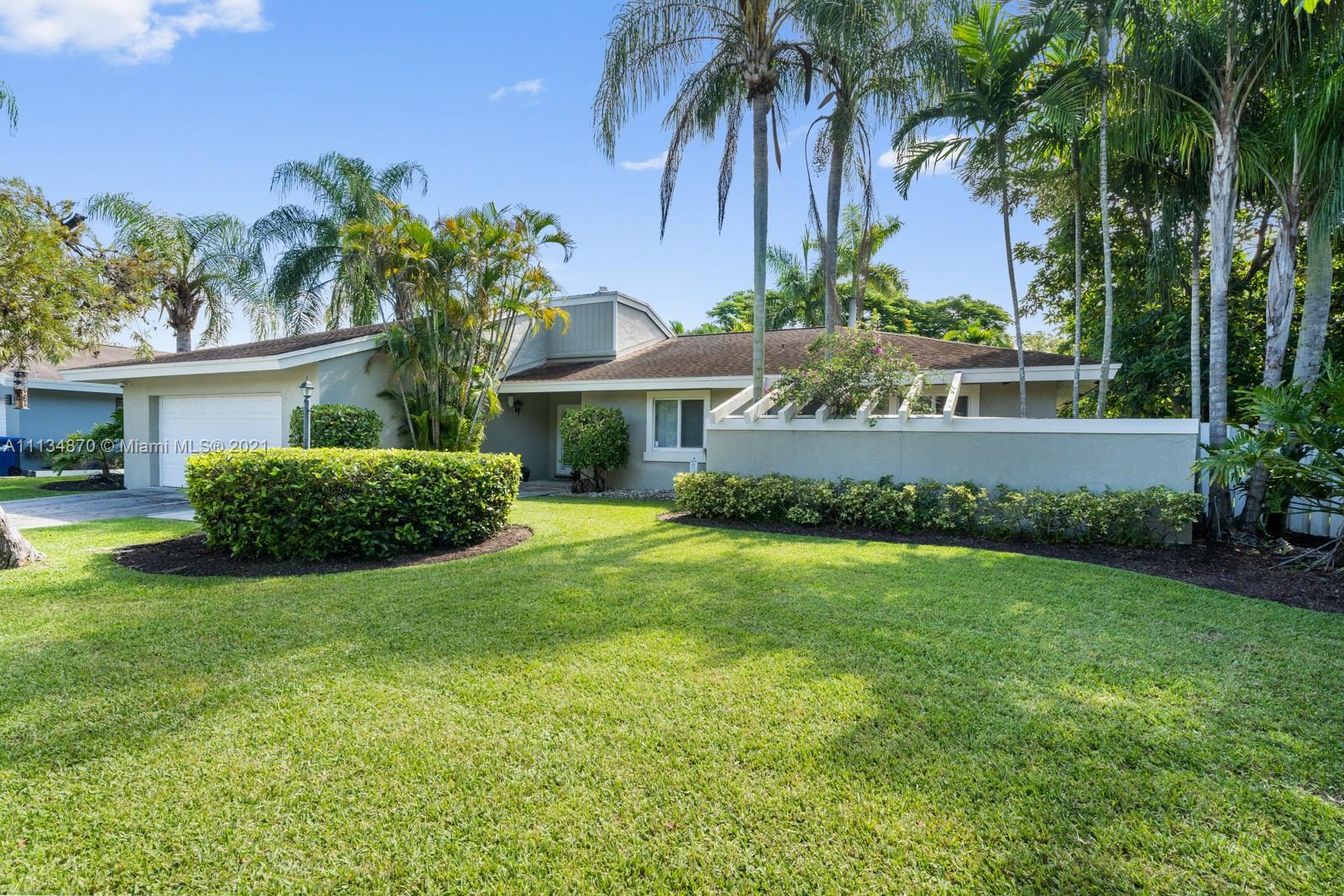 11121 Southwest 110th Road Miami, FL 33176 - Photo 7 of 41 Gallery Image 7