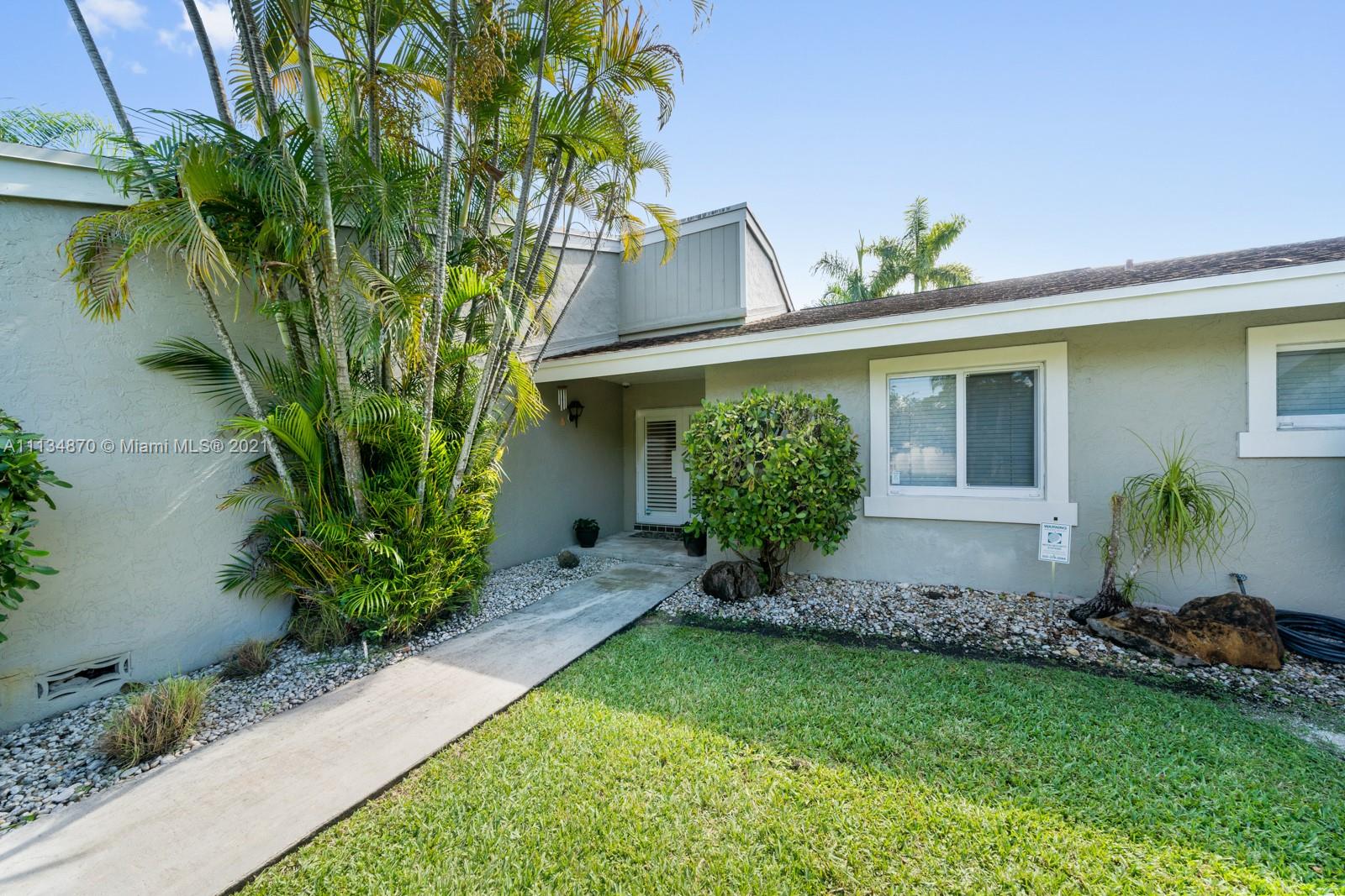11121 Southwest 110th Road Miami, FL 33176 - Photo 9 of 41 Gallery Image 9