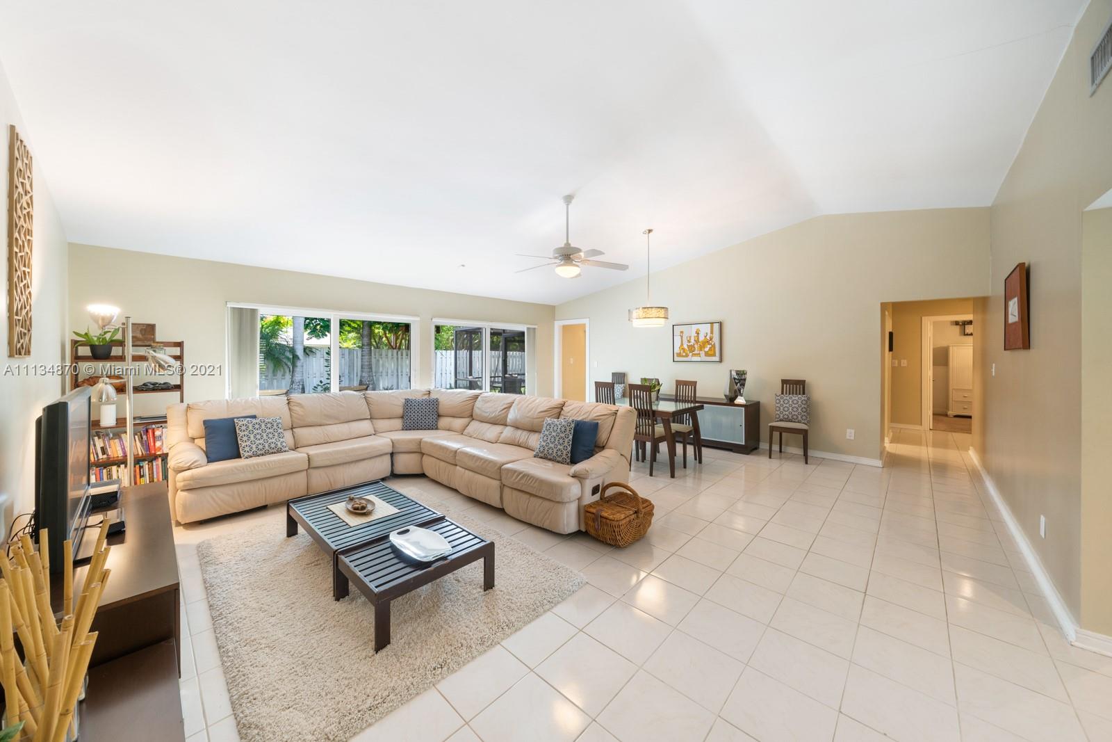 11121 Southwest 110th Road Miami, FL 33176 - Photo 10 of 41 Gallery Image 10