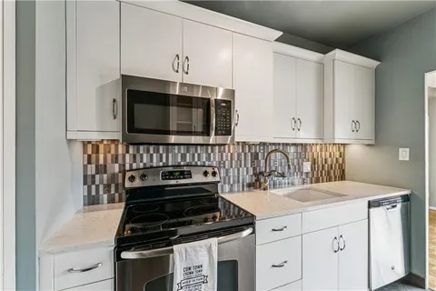 $165,000 | 333 West Meyer Boulevard, Unit 504, Kansas City, MO 64113