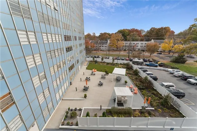 $165,000 | 333 West Meyer Boulevard, Unit 504, Kansas City, MO 64113