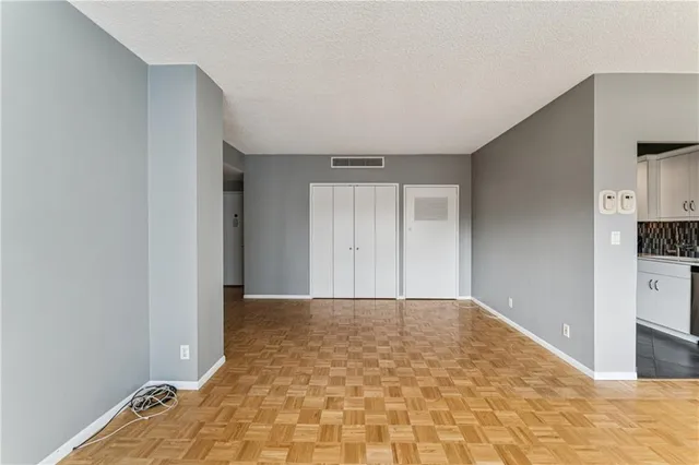 $165,000 | 333 West Meyer Boulevard, Unit 504, Kansas City, MO 64113