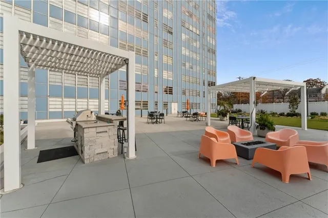 $165,000 | 333 West Meyer Boulevard, Unit 504, Kansas City, MO 64113