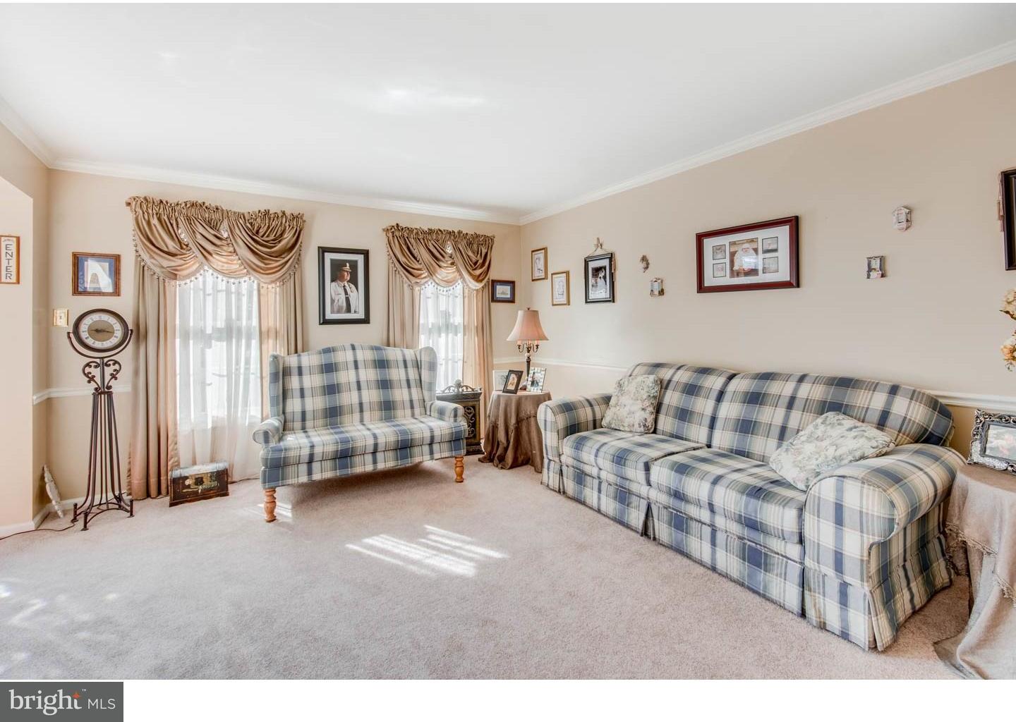48 Wendee Way Sewell, NJ 08080 - Photo 5 of 25 Living Room