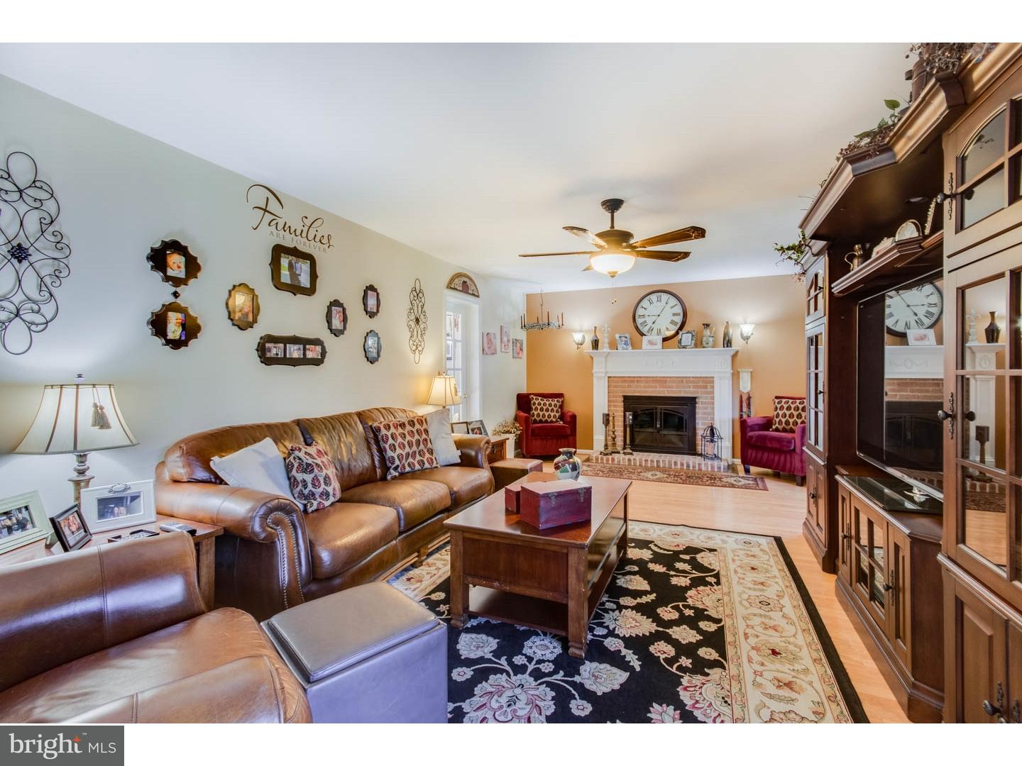 48 Wendee Way Sewell, NJ 08080 - Photo 9 of 25 Family Room