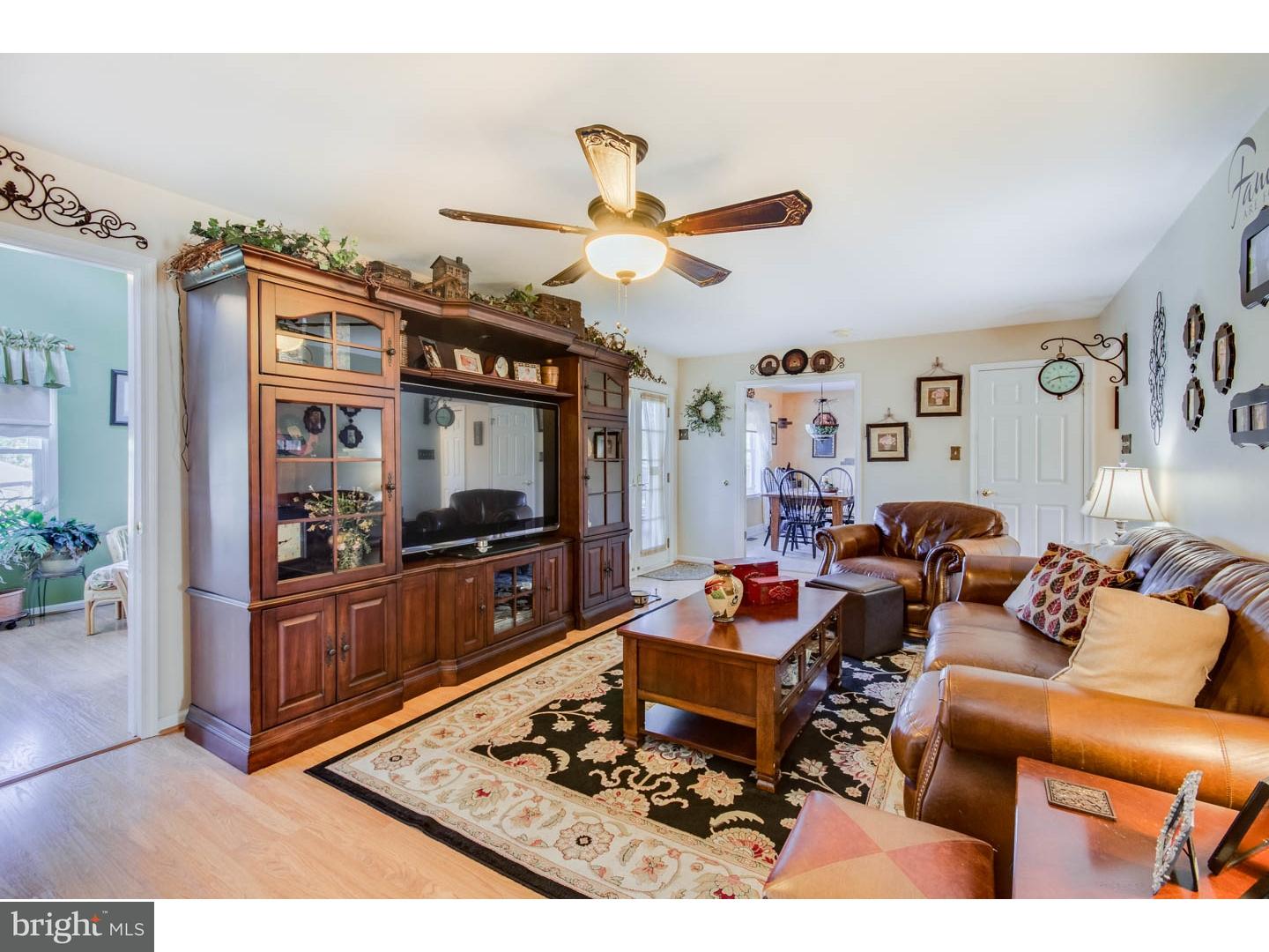 48 Wendee Way Sewell, NJ 08080 - Photo 10 of 25 Family Room