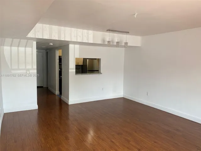 $2,200 | 250 Northwest 107th Avenue, Unit 222, Miami, FL 33172