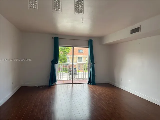 $2,200 | 250 Northwest 107th Avenue, Unit 222, Miami, FL 33172