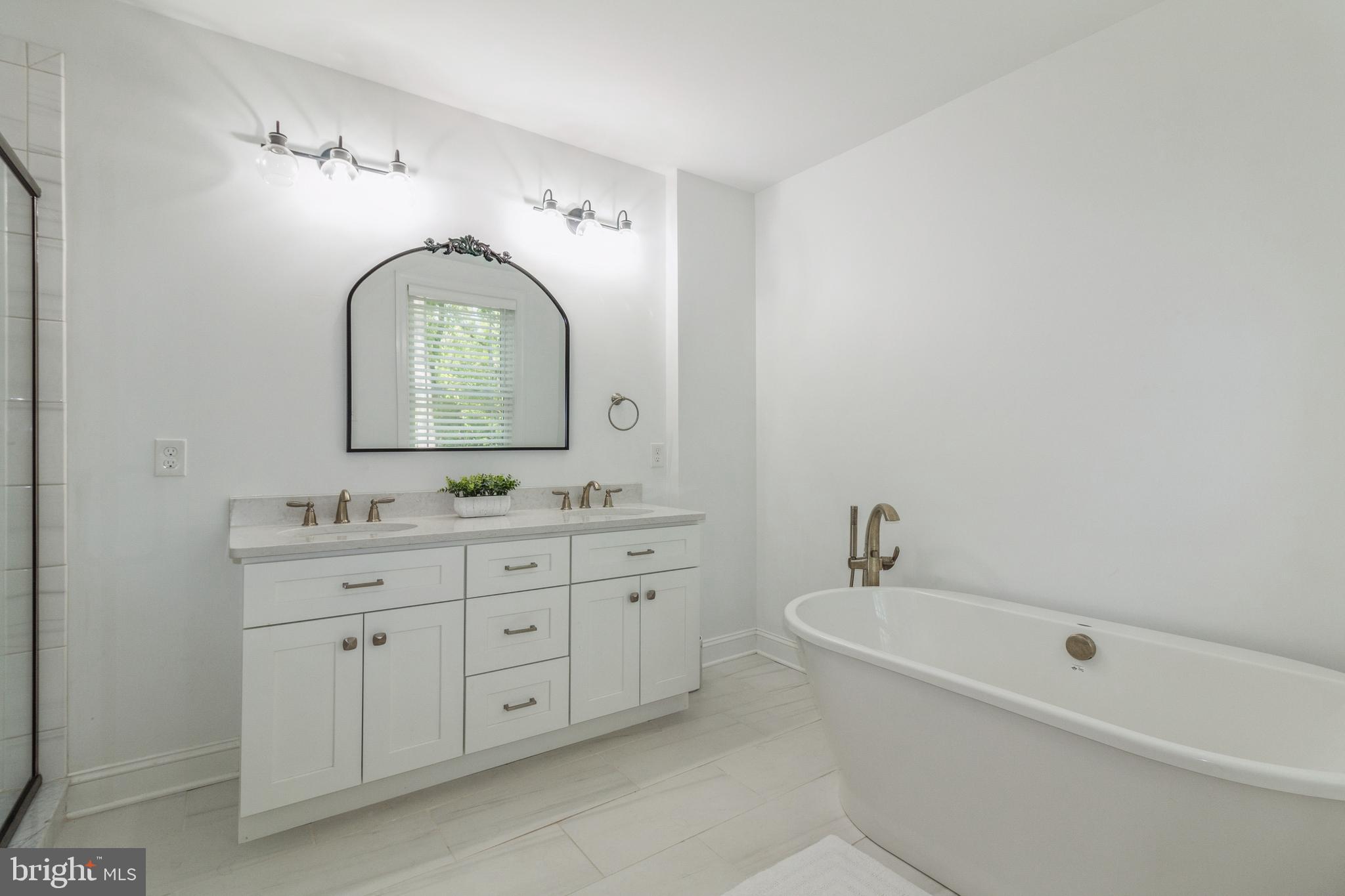 6499 Limestone Road Hockessin, DE 19707 - Photo 17 of 28 Master Bath