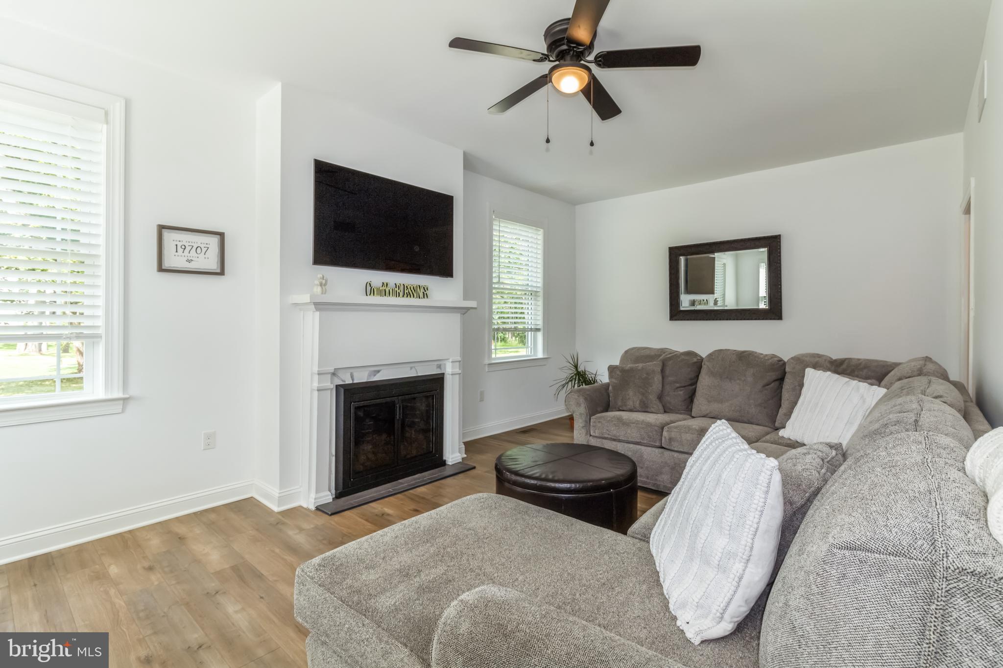6499 Limestone Road Hockessin, DE 19707 - Photo 3 of 28 Living Room