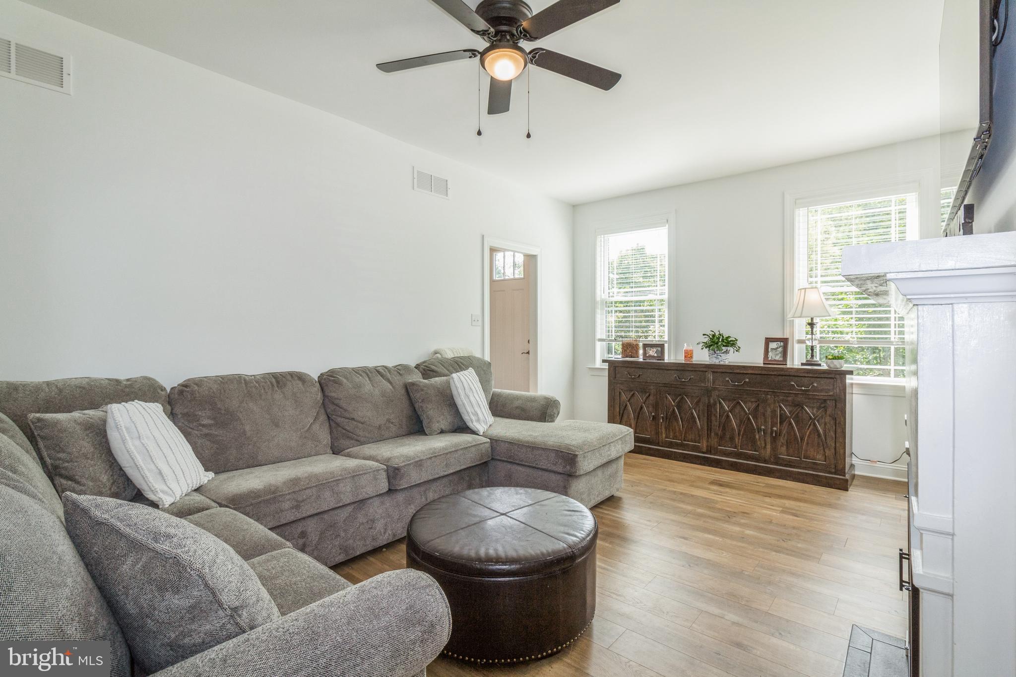 6499 Limestone Road Hockessin, DE 19707 - Photo 4 of 28 Living Room