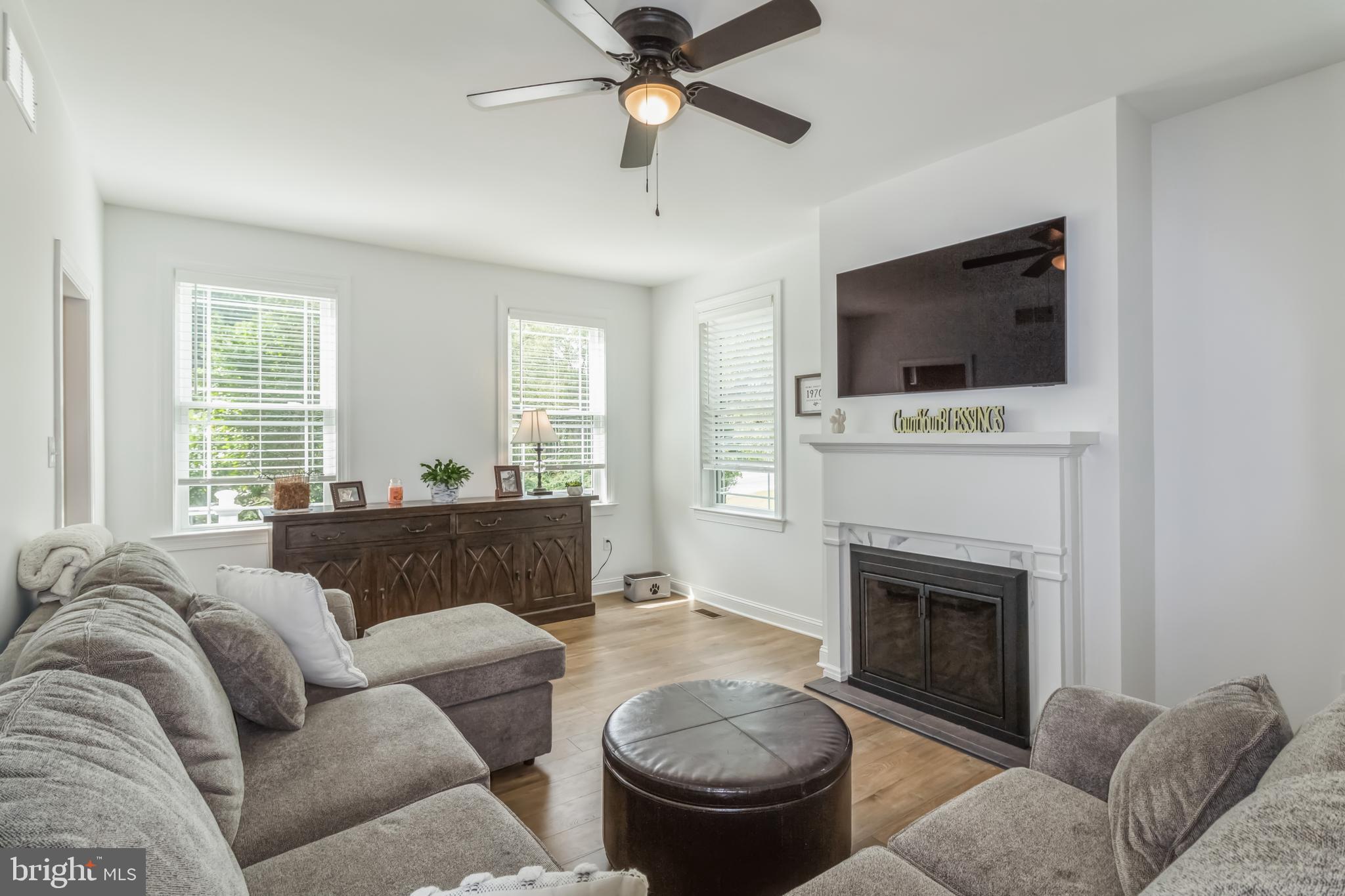 6499 Limestone Road Hockessin, DE 19707 - Photo 5 of 28 Living Room