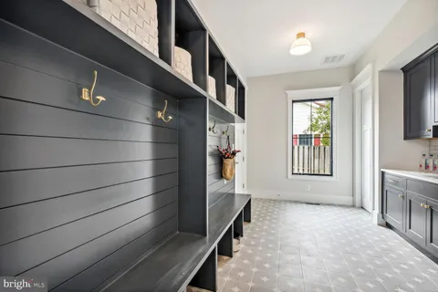 a view of an entryway and livingroom