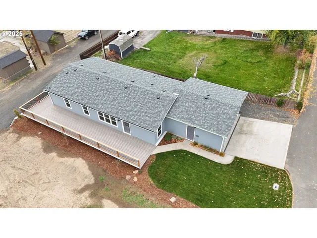 a view of a backyard with sitting area