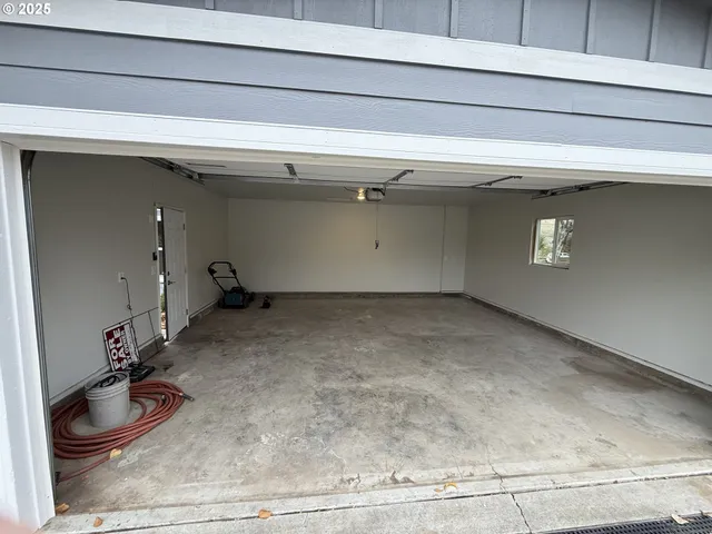 a room with a chair and fire pit