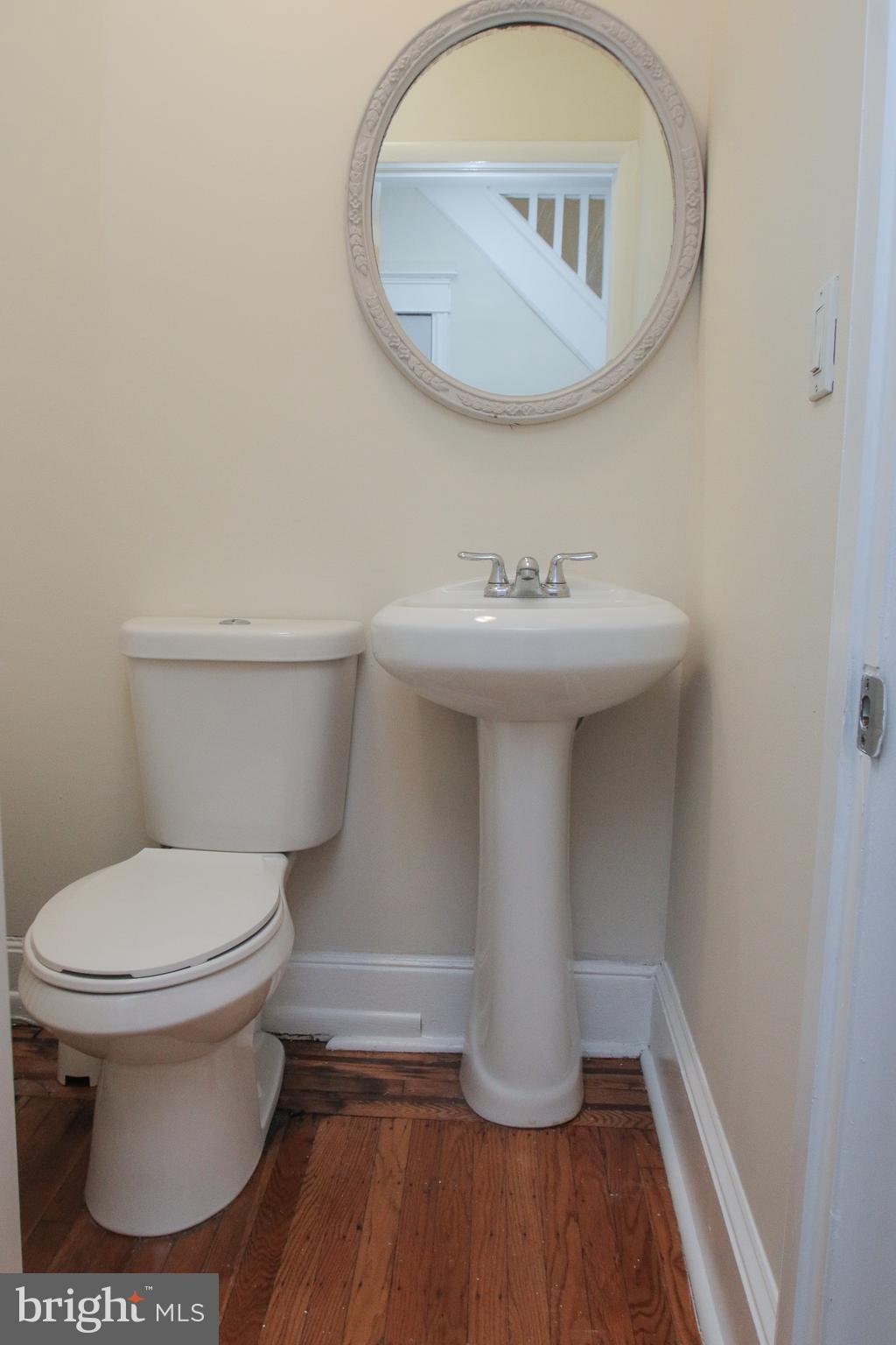 405 Tree Street Philadelphia, PA 19148 - Photo 11 of 28 Powder Room