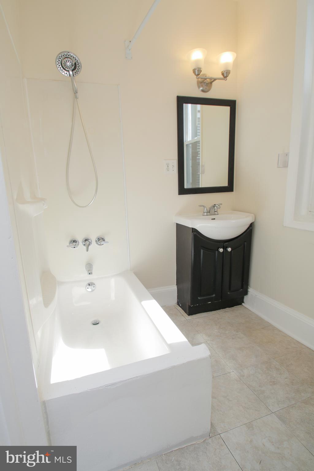 405 Tree Street Philadelphia, PA 19148 - Photo 23 of 28 Full Bathroom