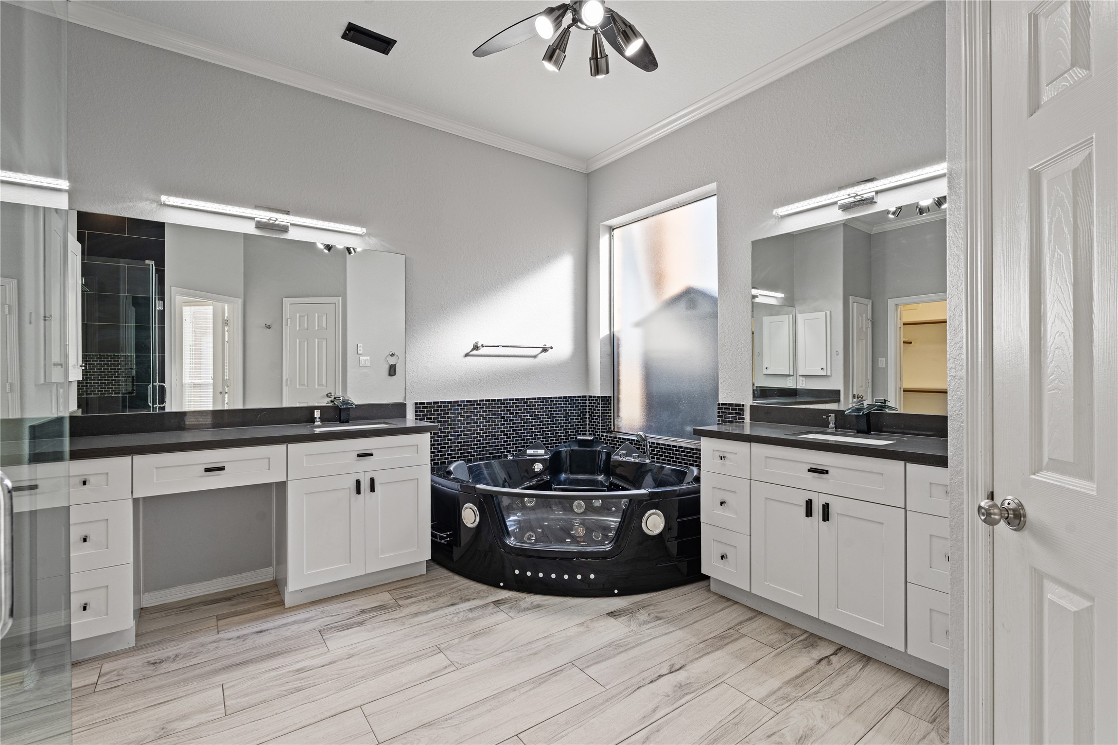 8111 Placid Point Court Humble, TX 77396 - Photo 16 of 35 Primary Bathroom