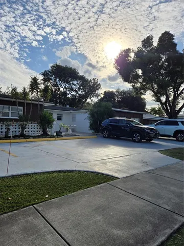 $1,450 | 5712 Hollywood Boulevard, Unit 3, Hollywood, FL 33021