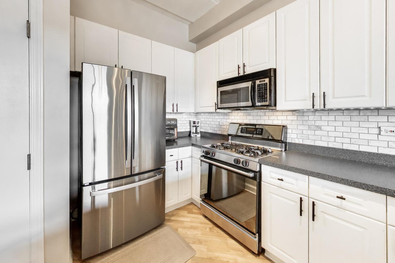 1301 West Washington Boulevard, Unit 405 Chicago, IL 60607 - Photo 8 of 21