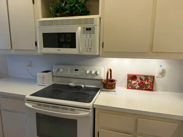 $2,100 | 13761 Via Aurora, Unit D, Delray Beach, FL 33484