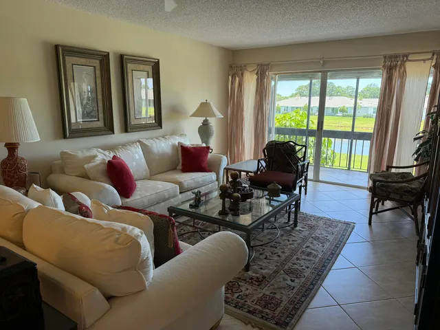 $2,100 | 13761 Via Aurora, Unit D, Delray Beach, FL 33484