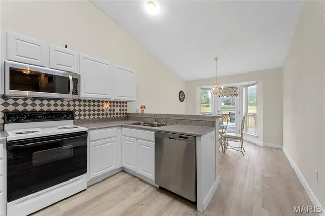 $289,000 | 101 Robbins Way Drive, Florissant, MO 63034