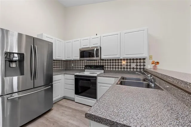 $289,000 | 101 Robbins Way Drive, Florissant, MO 63034