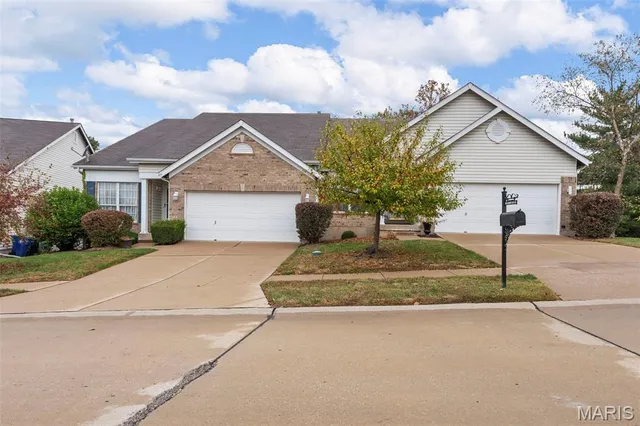 $289,000 | 101 Robbins Way Drive, Florissant, MO 63034