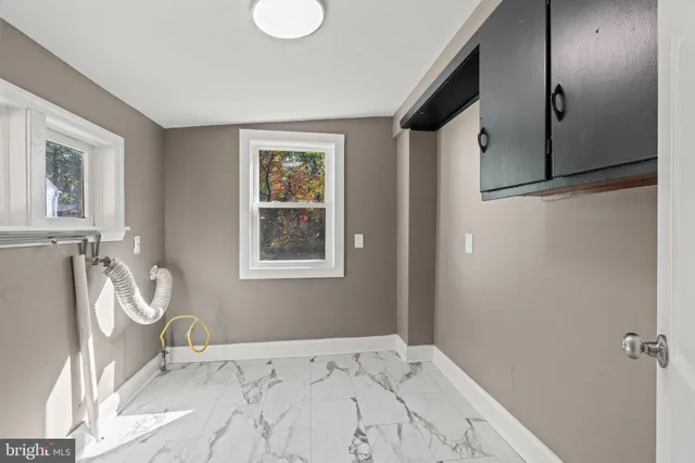 a view of a livingroom with window